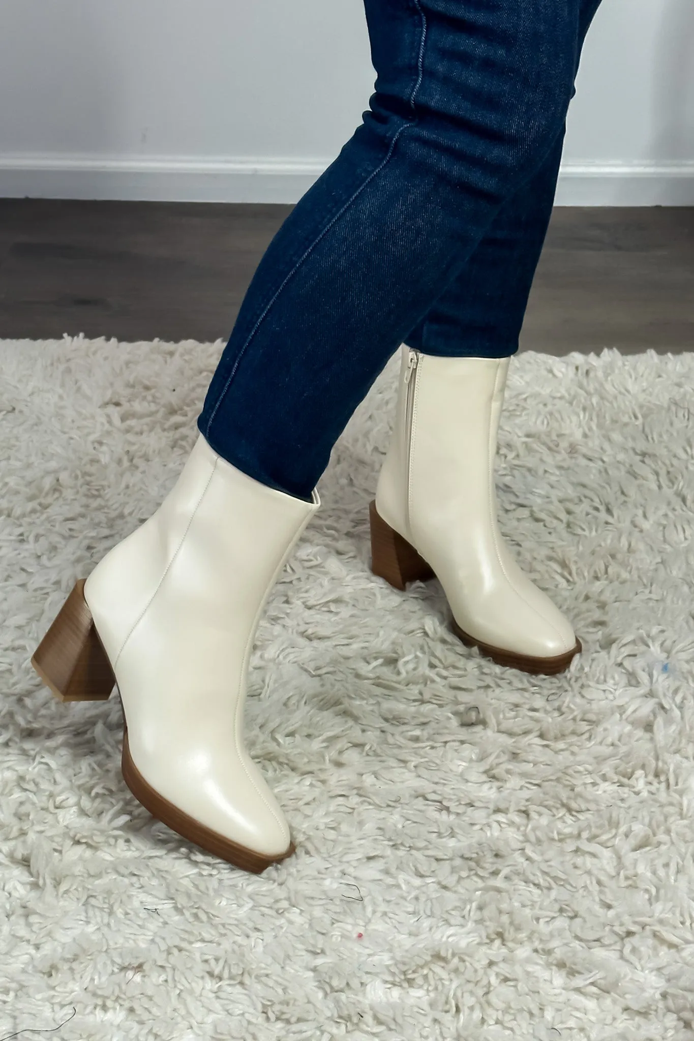 Chinese Laundry Danica Bootie : Cream Smooth Hi