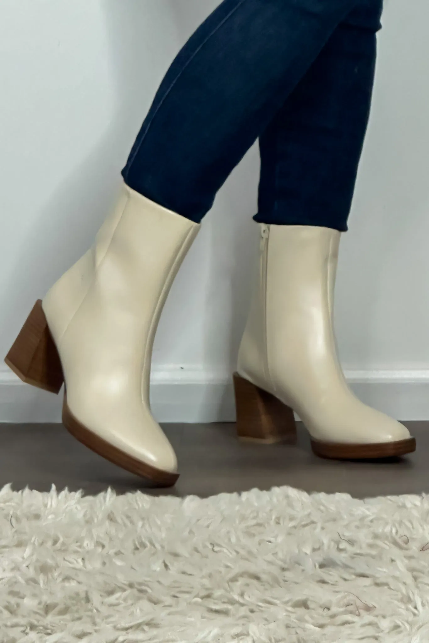 Chinese Laundry Danica Bootie : Cream Smooth Hi