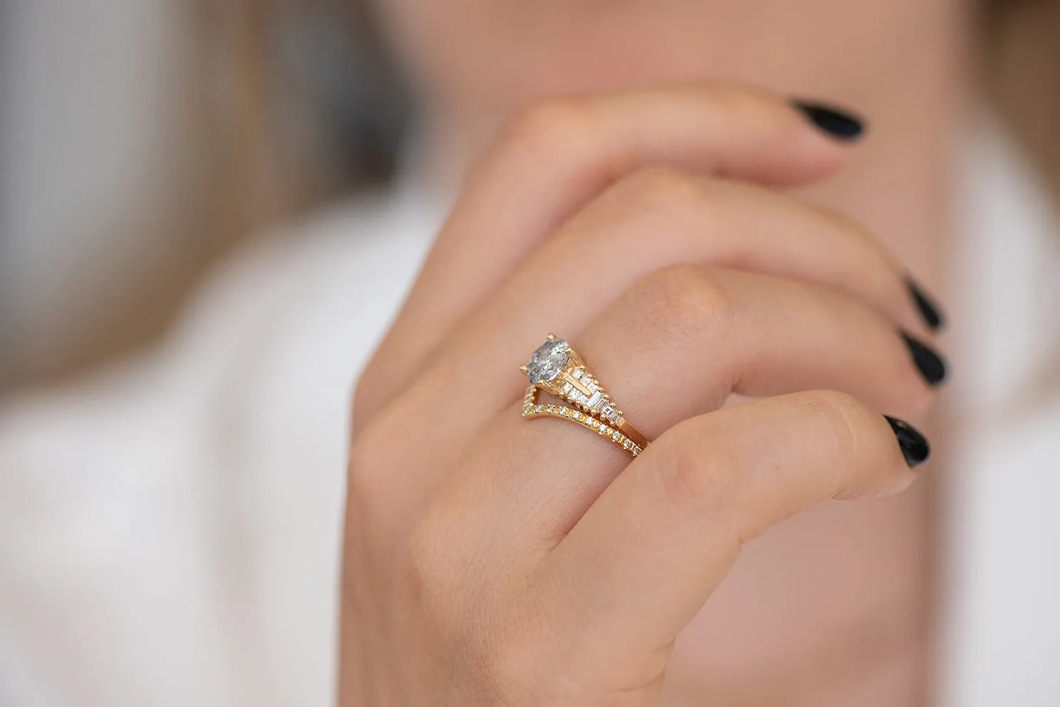 One Carat Diamond Ring with a Snowy Diamond