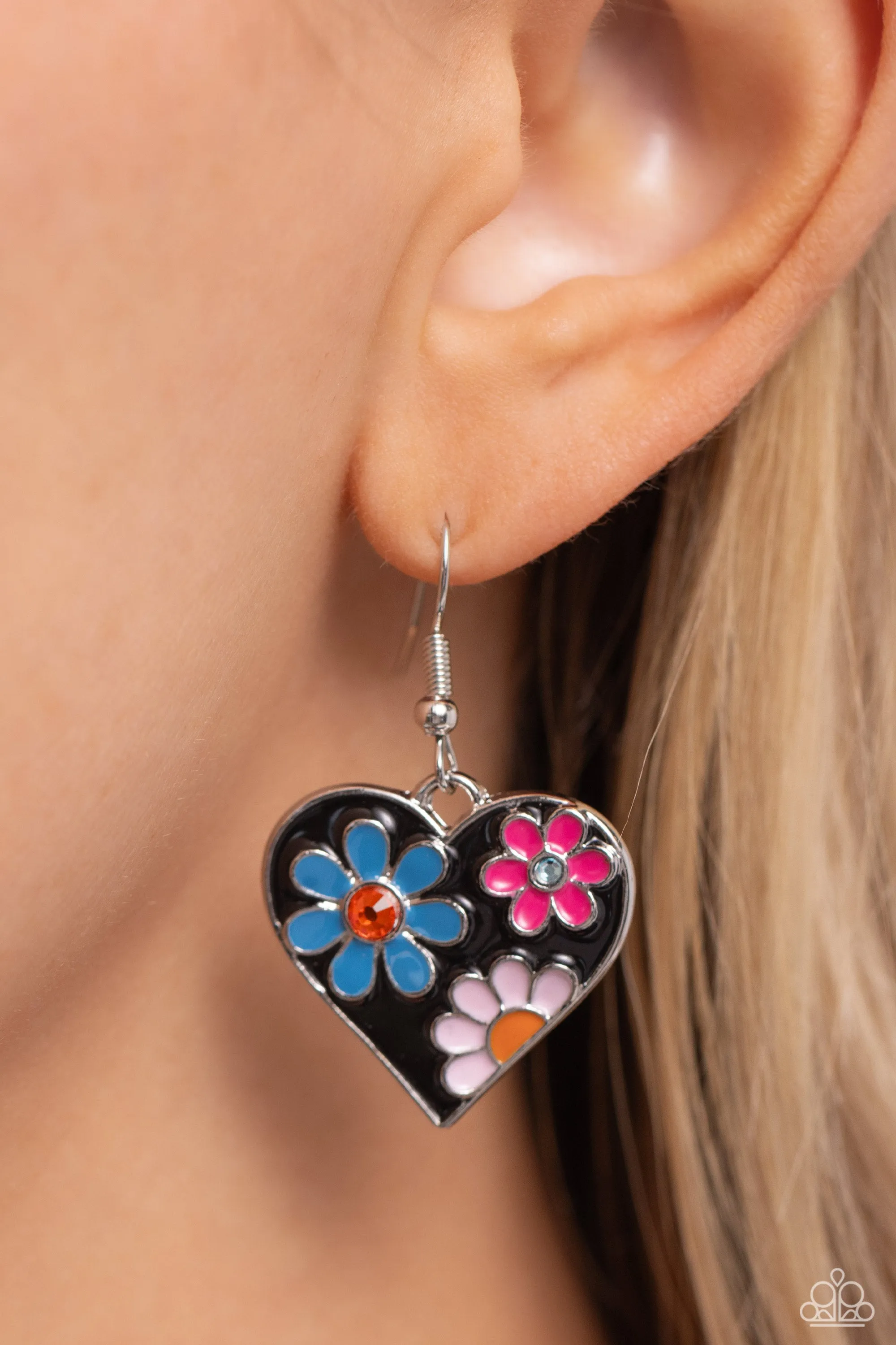 Paparazzi Generously Groovy Black Earrings