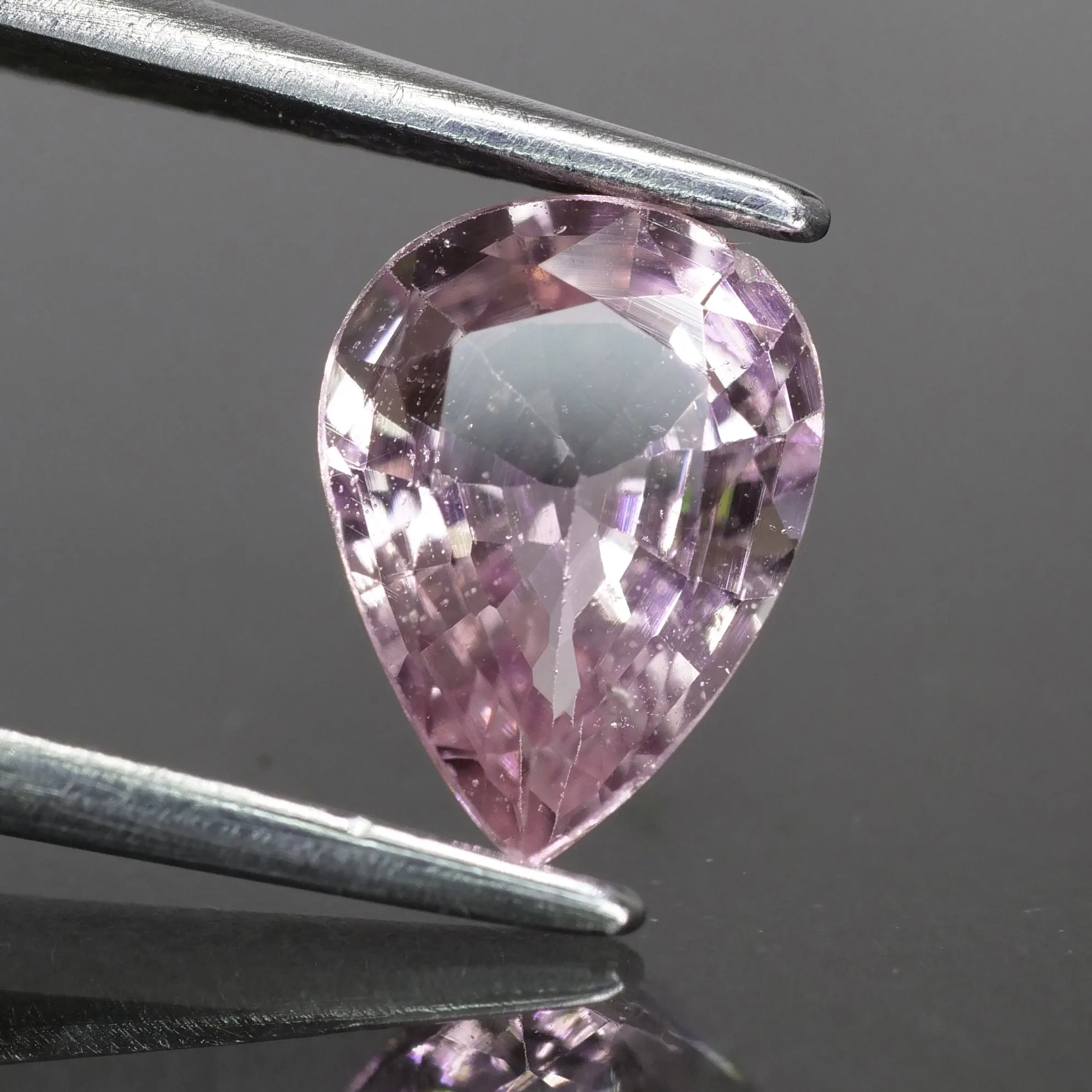 Pink Sapphire | IGI certified | natural, pear cut 8x6* mm, VS, 1.22 ct