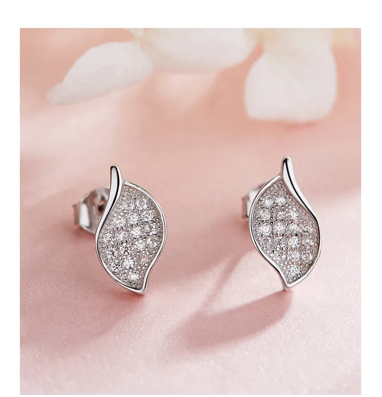 Sterling silver cute little leaf earring