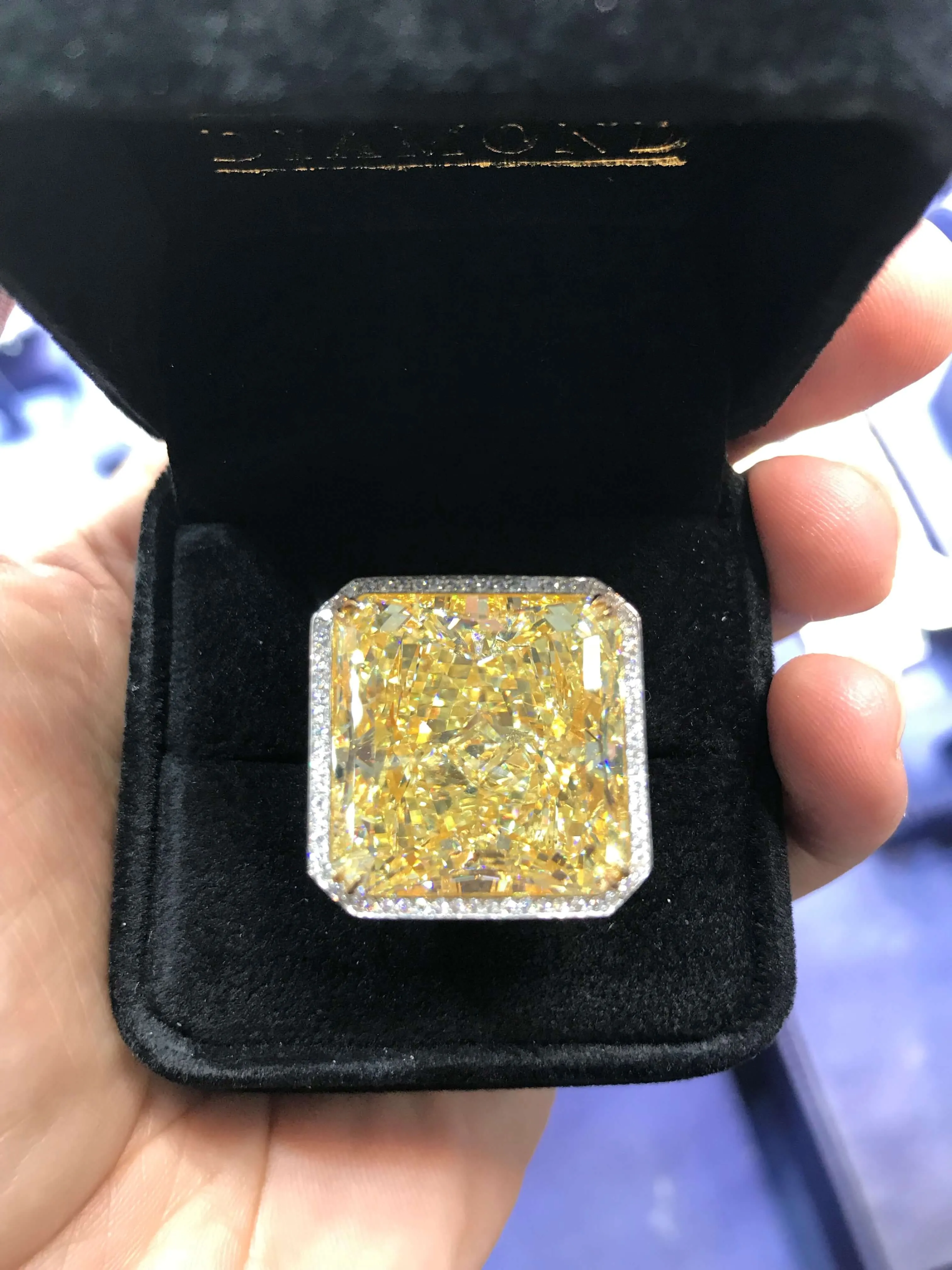 WYNN 40 CARAT FANCY YELLOW DIAMOND RINGRADIANT CUT VS2 PLATINUM & 18K GOLD BY MIKE NEKTA